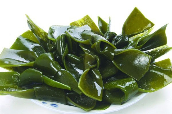 5. Tảo biển. Có thể đẩy các chất phóng xạ ra khỏi cơ thể, làm tan sự tích tụ chất phóng xạ trong cơ thể người để giảm tỷ lệ mắc các bệnh bức xạ. Tảo còn là loại thực phẩm có hàm lượng iốt cao rất có lợi cho những người bị bệnh bướu cổ và chứa axit alginic phòng ngừa bệnh bạch cầu và ung thư dạ dày.