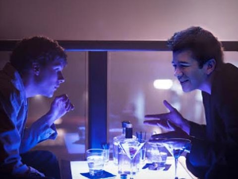 CEO Facebook Mark Zuckerberg và Kalanick trong một quán bar.