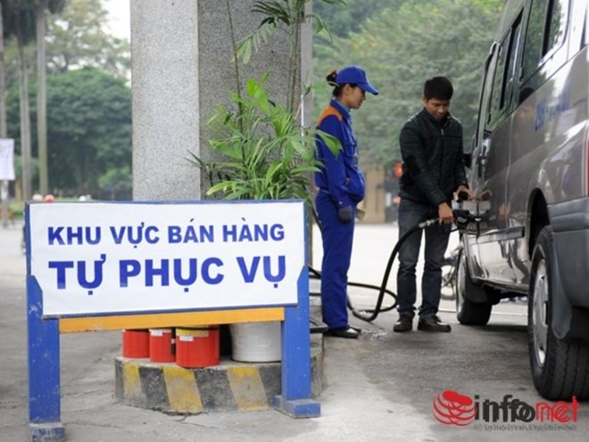 Ban xang tu bom kieu Tay, sep Petrolimex noi gi? hinh anh