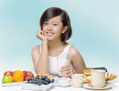 Do ruột rỗng, nhu động giảm, các chất cặn bã trong ruột của ngày hôm trước không có cơ hội để đào thải ra ngoài, lâu dần nó sẽ kết lại thành sỏi.