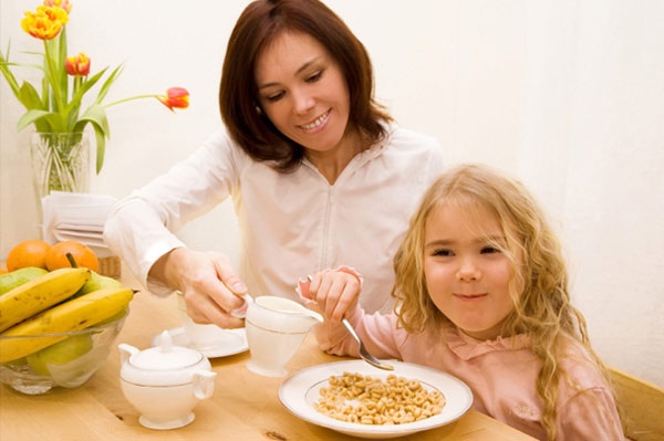 Nên chọn thức ăn nhẹ dễ tiêu hóa.