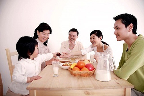 Ảnh hưởng đến hiệu suất làm việc: Không ăn sáng ảnh hưởng nhiều đến năng suất làm việc do bụng đói cồn cào, dạ dày co bóp nhiều sẽ làm bạn không tập trung được vào công việc.