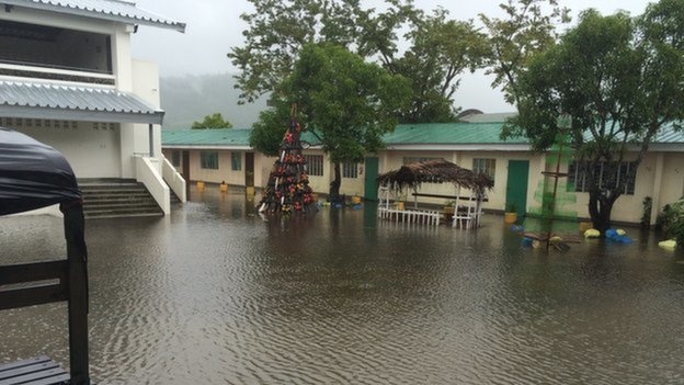 Mưa lớn cũng trút xuống nhiều khu vực gây ngập nhưng may mắn không gây thương vong lớn.