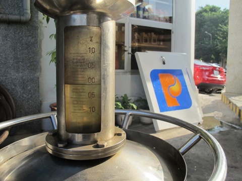 Su that binh xang o to thieu chuan hay cay xang gian lan? hinh anh