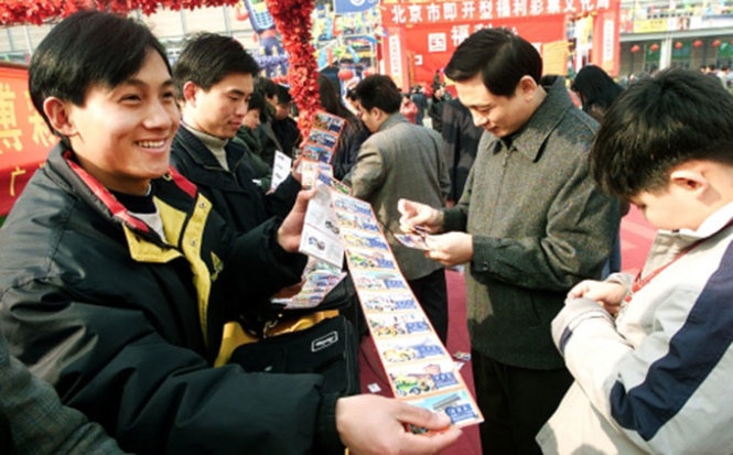 Quan chuc Trung Quoc dung quy ve so sam du thuyen hinh anh