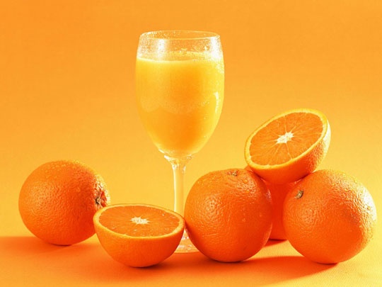 Do vậy không nên uống sữa giờ trước hoặc sau khi bạn đã ăn cam một giờ.