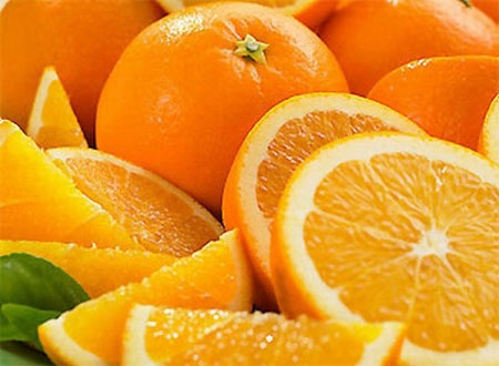 Vì thế, những người sau phẫu thuật đường tiêu hóa như dạ dày, ruột… ở các vết mổ chưa hoàn toàn hồi phục, thậm chí cả ở các trường hợp có các vết viêm loét có nguy cơ xuất huyết… nếu ăn các loại quả cam quýt cũng phải thận trọng để tránh hiện tượng chảy máu ở chỗ bị tổn thương.