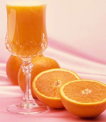 Uống nước cam khi bị viêm loét dạ dày: Nhiều người nghĩ rằng, nước cam tốt, nên có thể uống thoải mái, uống vào lúc nào cũng được.