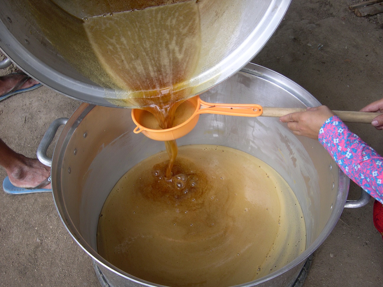 Lam giau nho gom duong thot not Khmer sang My, Nhat hinh anh