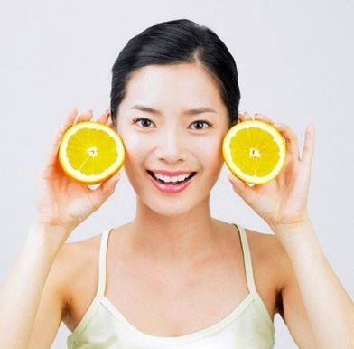 Uống nước cam khi đang dùng thuốc: Nước cam không phải là một lựa chọn tốt để uống cùng thuốc kháng sinh.