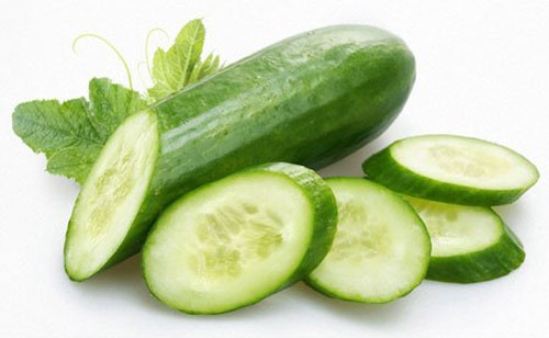 Dưa chuột có hàm lượng nước cao và vitamin có thể giải quyết vấn đề môi nứt nẻ.