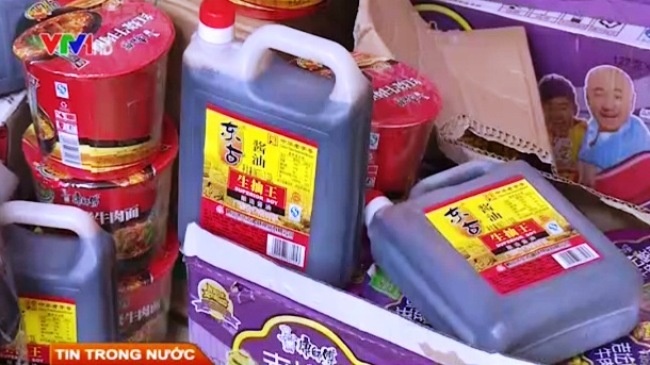 Ha Noi: Phat hien nhieu thuc pham kem chat luong hinh anh