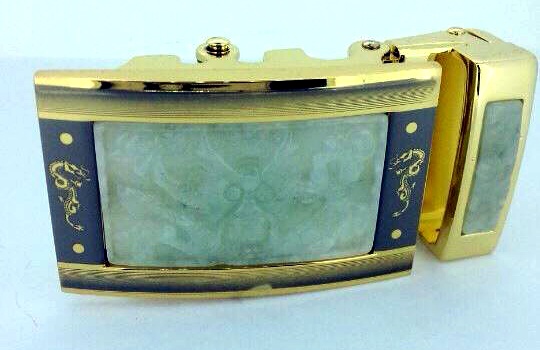 Model mặt thắt lưng đang được ưa chuộng là các hình: rồng, hổ, logo công ty; chữ thư pháp như chữ lộc; tài.