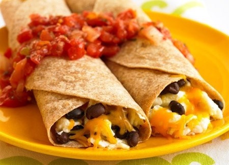 Khi stress, con người thường không để ý tới những gì mình ăn. Hình minh họa.