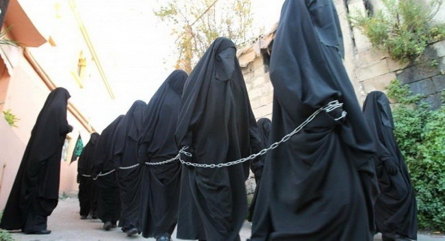 IS xem các nữ nô lệ không phải người Hồi giáo là 1 món hàng có thể bán, cho... tùy ý.