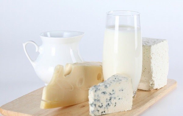 6. Uống sữa để tăng 7,2 năm tuổi thọ. Sữa là nguồn thực phẩm thiên nhiên tinh khiết có chất chống lão hóa cho cơ thể. Đã có rất nhiều thử nghiệm lâm sàng khẳng định các chức năng của sữa. Nó cung cấp năng lượng cho bạn năng động hơn, làm giảm đau, đẩy nhanh phục hồi tâm trạng và thể lực.