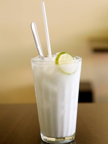 Dùng bột sắn dây, uống sống hoặc nấu chín đều được (nấu chín sôi phải bỏ ra ngay).