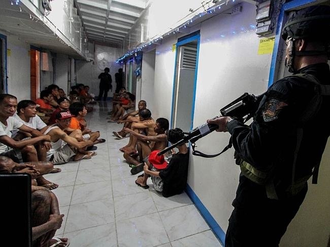 The gioi hoan lac cua trum ma tuy trong nha tu Philippines hinh anh