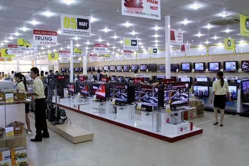 Khuyến mãi, giảm giá nhiều nhưng các ttrung tâm điện máy vẫn vắng khách (ảnh minh họa).