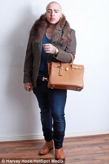 Jordan khá điệu đà khi cố bắt chước phong cách của Kim.