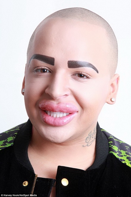  Jordan gặp khá nhiều rắc rối với ngoại hình kỳ quặc của mình.