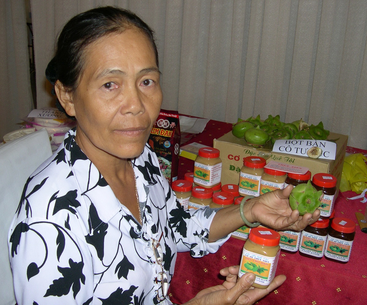 Chuyen nguoi phu nu ngheo dua qua hoang mien Tay xuat ngoai hinh anh