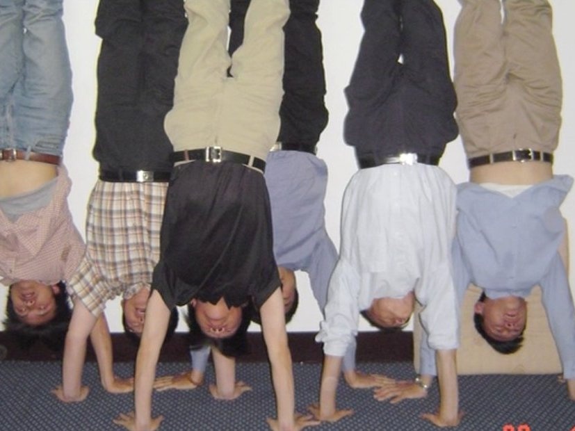 Ông luôn duy trì thái độ hài hước vui vẻ trong Alibaba. Khi công ty bắt đầu có lợi nhuận, Ma đã phát cho mỗi nhân viên một bình xịt Silly String để họ thoải mái sử dụng. Đầu năm 2000, khi lập ra Taobao-đối thủ của eBay, ông đã để đội ngũ làm việc trồng cây chuối trong giờ nghỉ để sạc năng lượng.