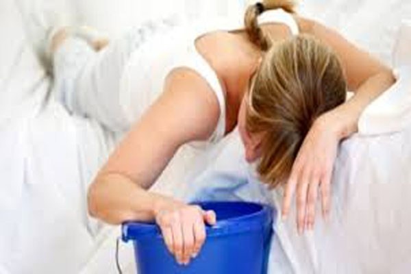 Tác dụng phụ phổ biến là buồn nôn, tăng cân, giảm ham muốn tình dục. Loại thuốc này là sự lựa chọn hoàn hảo cho những phụ nữ gầy, không hút thuốc. Độ chắc chắn của liệu pháp tránh thai này là 91 – 97%.