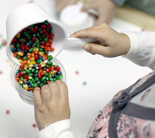 Hạt ngô có nhiều màu như bảy sắc cầu vồng.