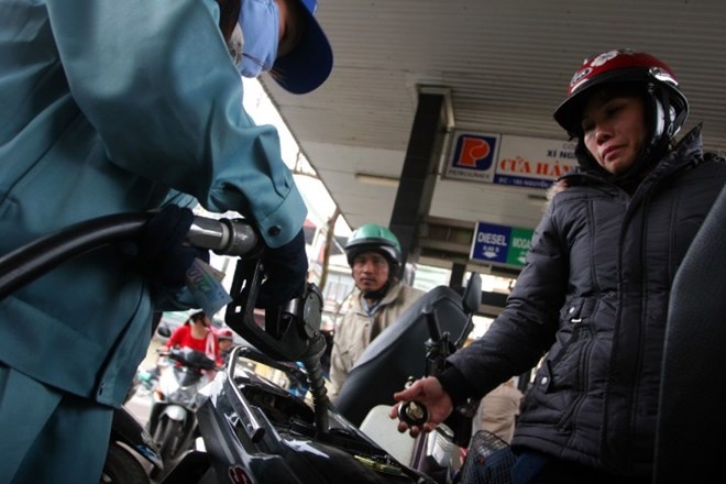 Vi sao chua giam gia xang, dau trong nuoc? hinh anh