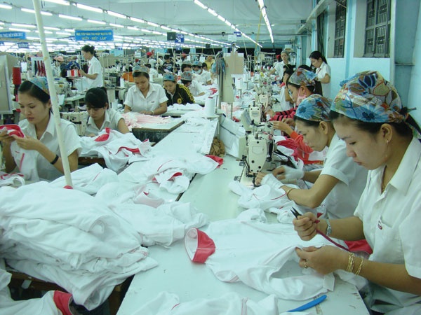 Lương thưởng tăng, NLĐ sẽ có cái Tết Ất Mùi đầm ấm hơn.