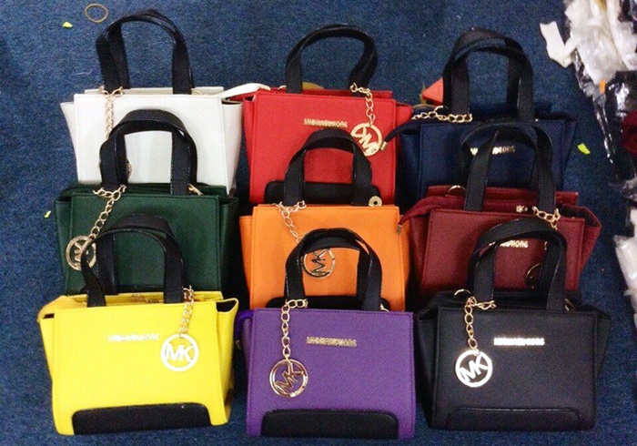 Thien duong tui hang hieu 50.000 dong o Ha Noi hinh anh