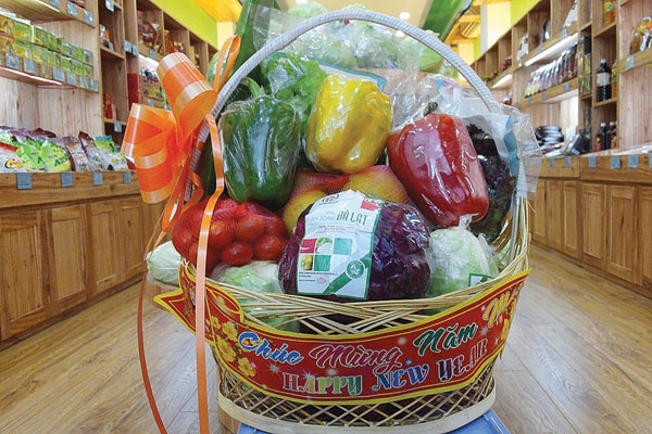 Rau cu qua vao gio qua Tet hinh anh