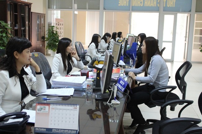 Chan duong an vat cua nhan vien thue hinh anh