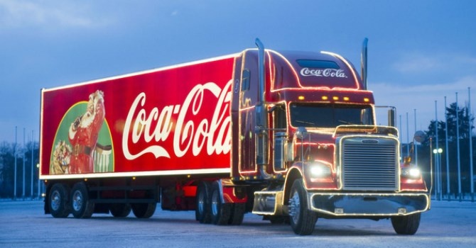 Coca-Cola sa thai nguoi, dep tiec tung Giang sinh hinh anh