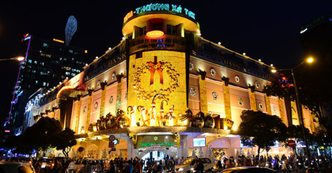 Sai Gon va mua Giang sinh dau tien khong co Thuong xa Tax hinh anh