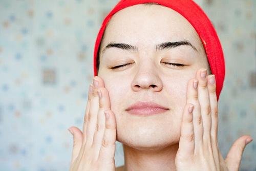 Kết thúc, bạn sẽ cảm thấy làn da mịn màng, tươi trẻ.