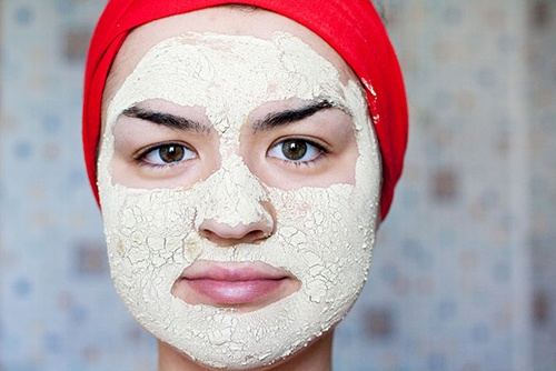 Bước 2: Thư giãn khoảng 20 phút đủ để mặt nạ khô.