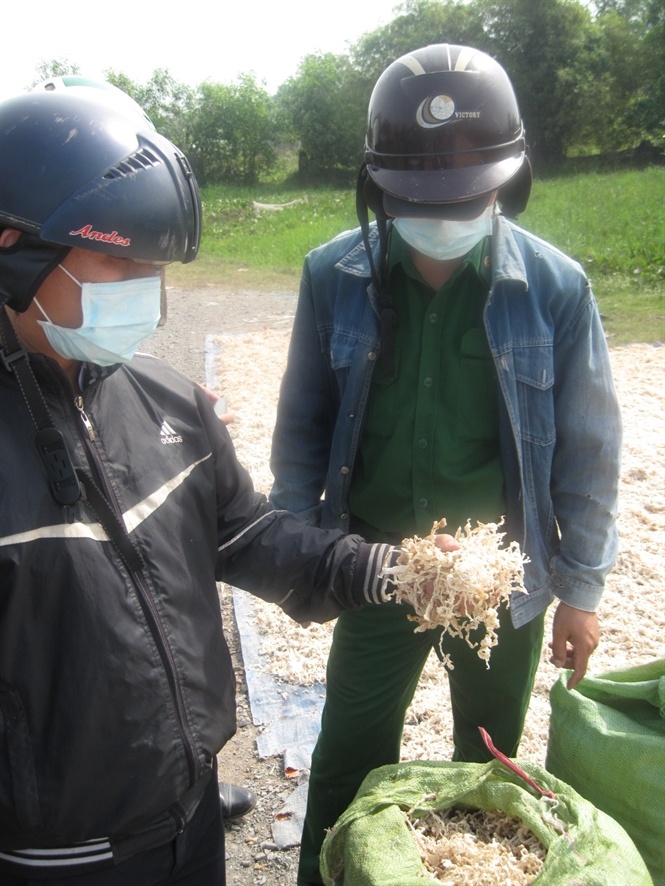 đoàn kiểm tra cho rằng cần phải xác minh lại nguồn gốc da trâu bò dạng sợi ... Đọc thêm tại: http://nongnghiep.vn/phat-hien-4-tan-da-bo-dang-soi-giong-het-muc-xe-post136670.html | NongNghiep.vn