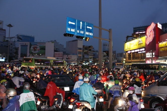 Lượng xe gắn máy tại TP nhiều.  Ảnh minh họa.