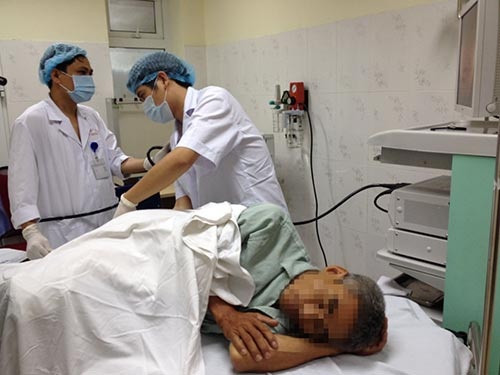 Tu chua benh tri: Nhieu rui ro hinh anh