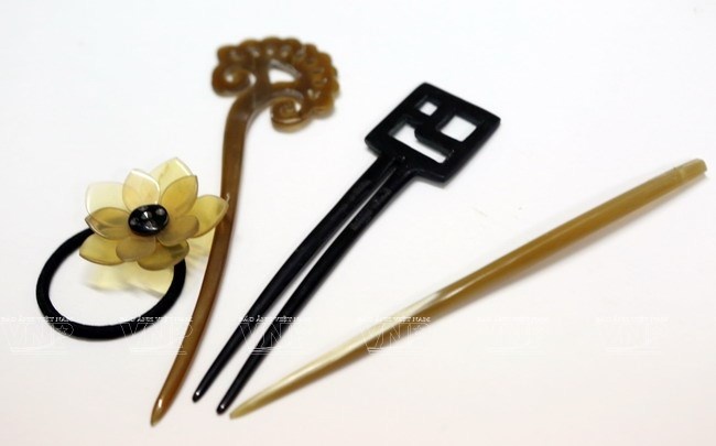 Trâm cài tóc được người dân làng Thụy Ứng chế tác tỉ mỉ và tinh xảo.