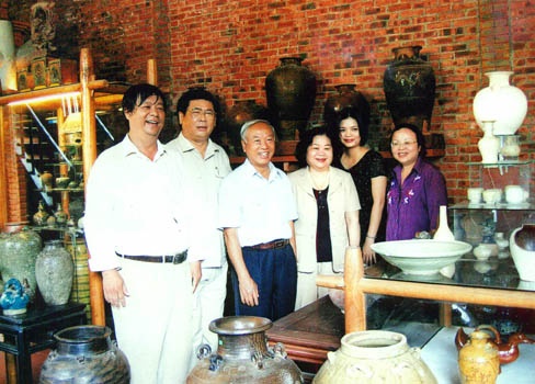 Lãnh đạo cao cấp đến tham quan Bảo tàng Gò Sành.