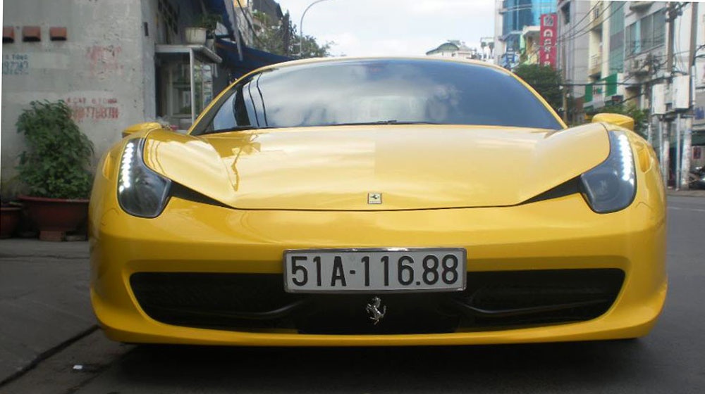Siêu xe Ferrari 458 Italia bất ngờ có mặt tại Sài Gòn.