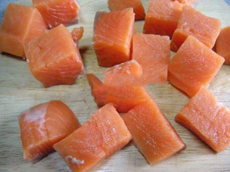 Cá hồi giúp động mạch mạnh khỏe. Hình minh họa.