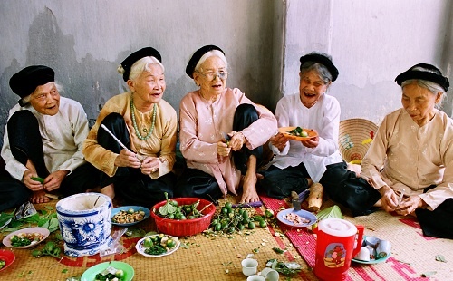 Thường xuyên ăn trầu có thể dẫn đến ung thư miệng.