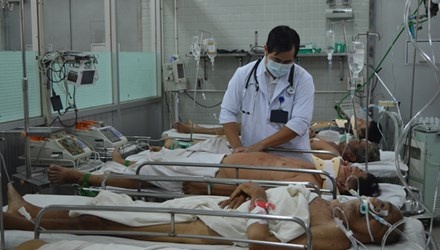 Bệnh nhân bị chấn thương sọ não trong ngày nghỉ đang cấp cứu tại Bệnh viện Chợ Rẫy.