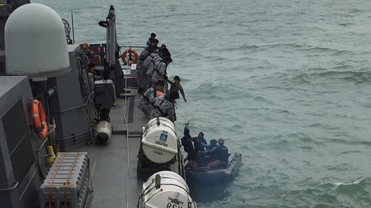 Hoạt động tìm kiếm được nối lại khi thời tiết diễn biến thuận lợi. 