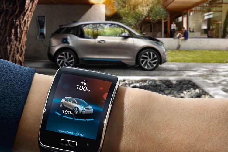 Công nghệ điều khiển xe hơi thông qua đồng hồ thông minh xuất hiện tràn ngập tạo CES 2015.