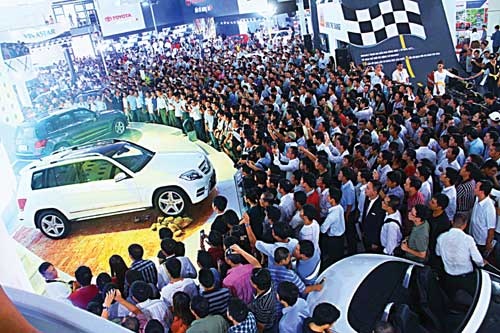 Nhiều mẫu xe nhập khẩu về đến đâu là hết hàng đến đó nhất là xe sang.
